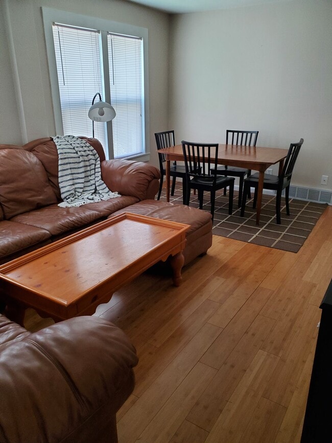 dining area - 934 Water St Unit 4BRdownstairs