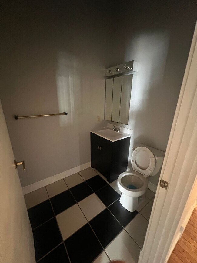 Photo - 628 Sycamore St Unit 1