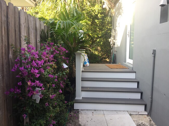 Photo - 1307 SW 18th Ct Apartment Unit 1