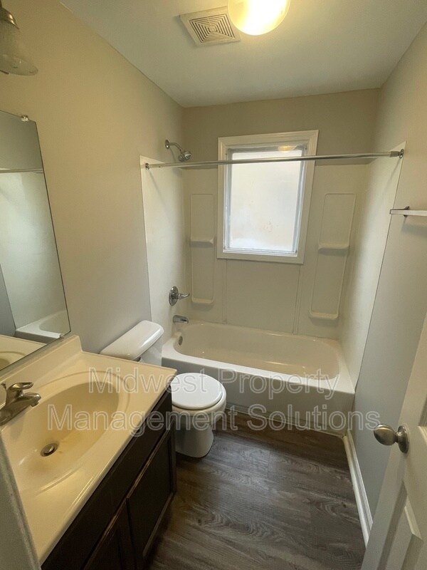 Photo - 1835 E 8th St