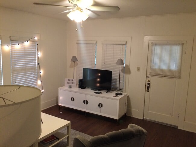 Photo - 1905 David St