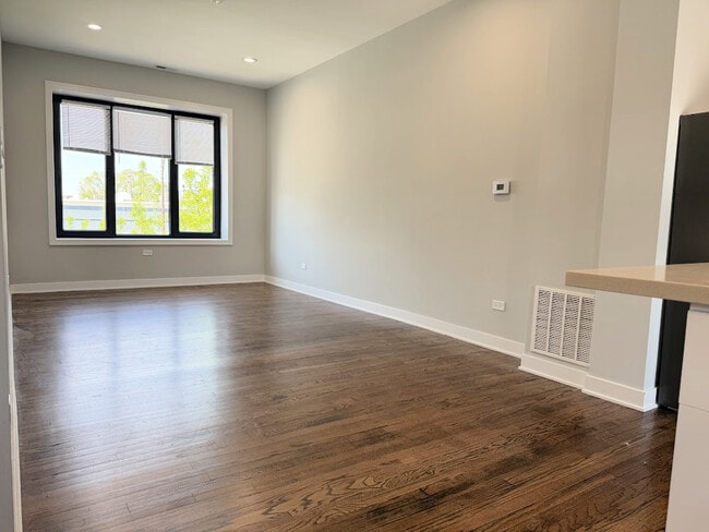 Photo - 5209 N Milwaukee Ave Unit 2