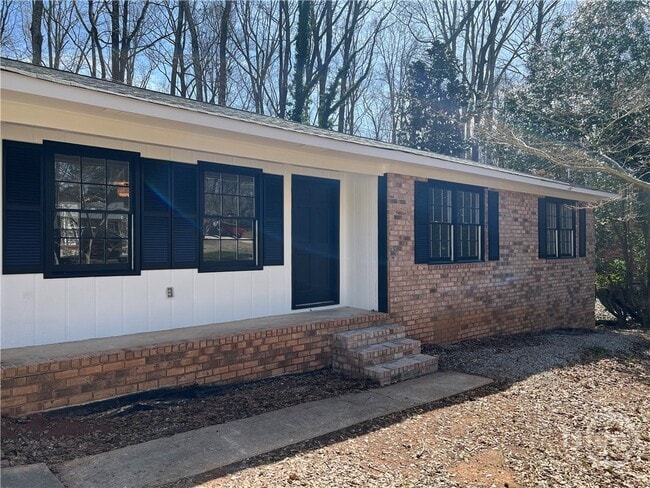 Building Photo - 1051 Crooked Creek Rd