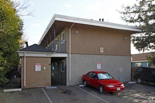 Photo - 2444 Empress St