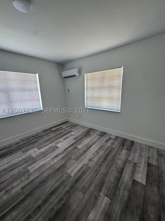 Photo - 2210 NW N River Dr Unit 2
