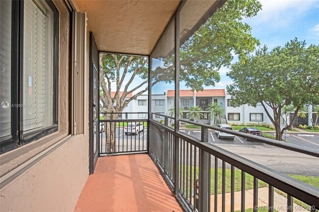 Photo - 320 Racquet Club Rd Unit 204