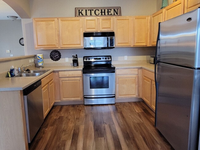 Photo - 479 Black Feather Loop Unit ID1045092P