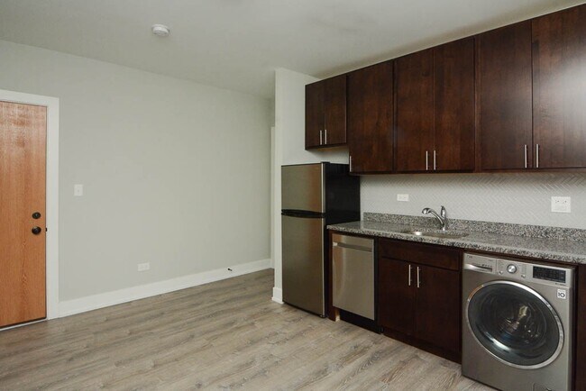 Photo - 445 W Belden Ave Unit A06W