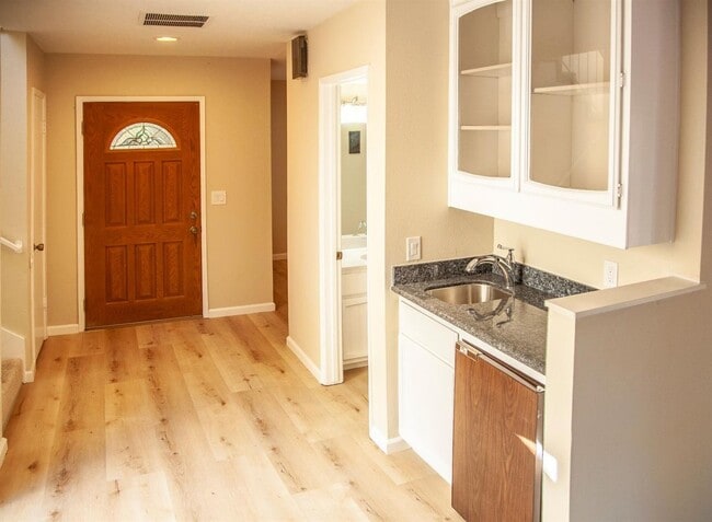Photo - ? Greenbelt Access | Sauna | Updated Interior ?
