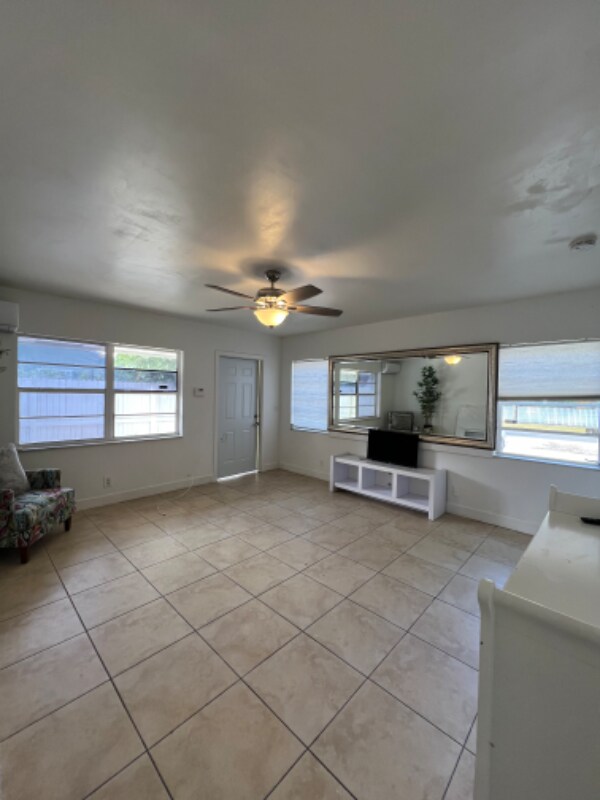 Photo - 231 SW 15th St