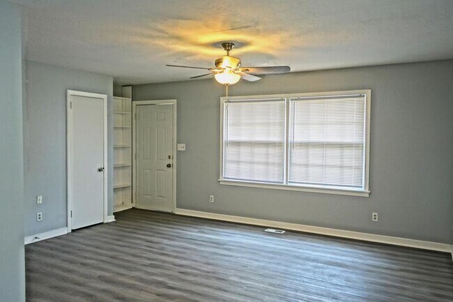 Photo - 3202 Berkley St SW