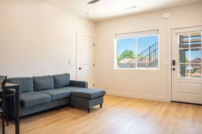 Photo - "Charming 2-Bed, 2-Bath Apartment in a brand new townhome at Lavista Hillside Charm in Cedar City... Unidad 1