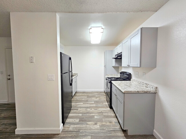 Kitchen - Valley View Apartments