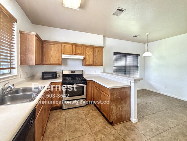 Photo - 2804 Southampton Way