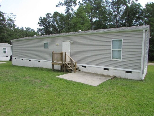 Photo - Single wide trailer on block foundation - ...