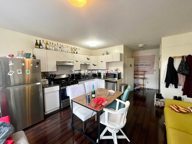 Photo - 1576 Tremont St