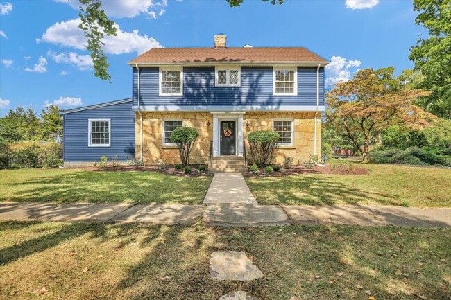 Building Photo - 1212 W Healey St