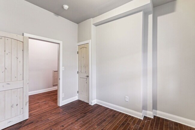 Photo - 2928 W Oxford St