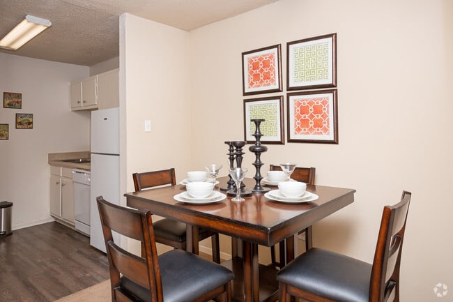 1 BR, 1 BA Flat - 663 SF