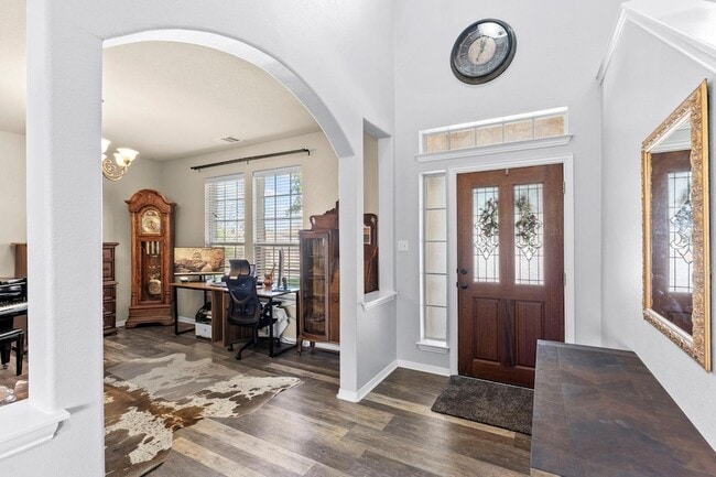 Photo - 227 Sandstone Trail