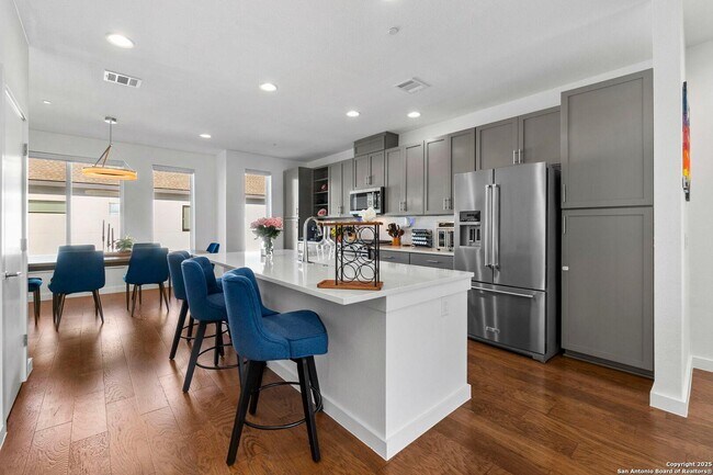 Photo - 102 Tendick St