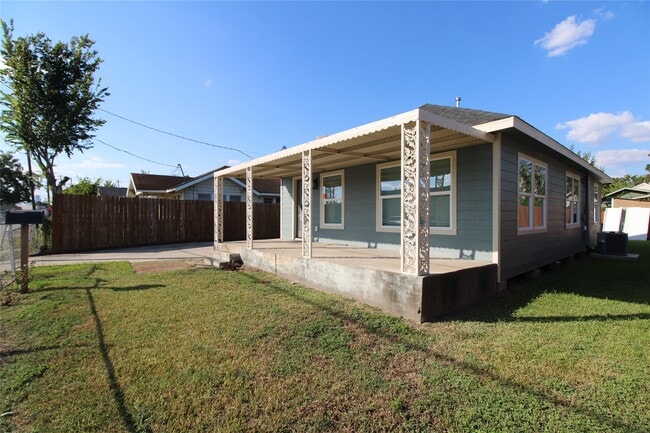 Building Photo - 6925 Avenue N