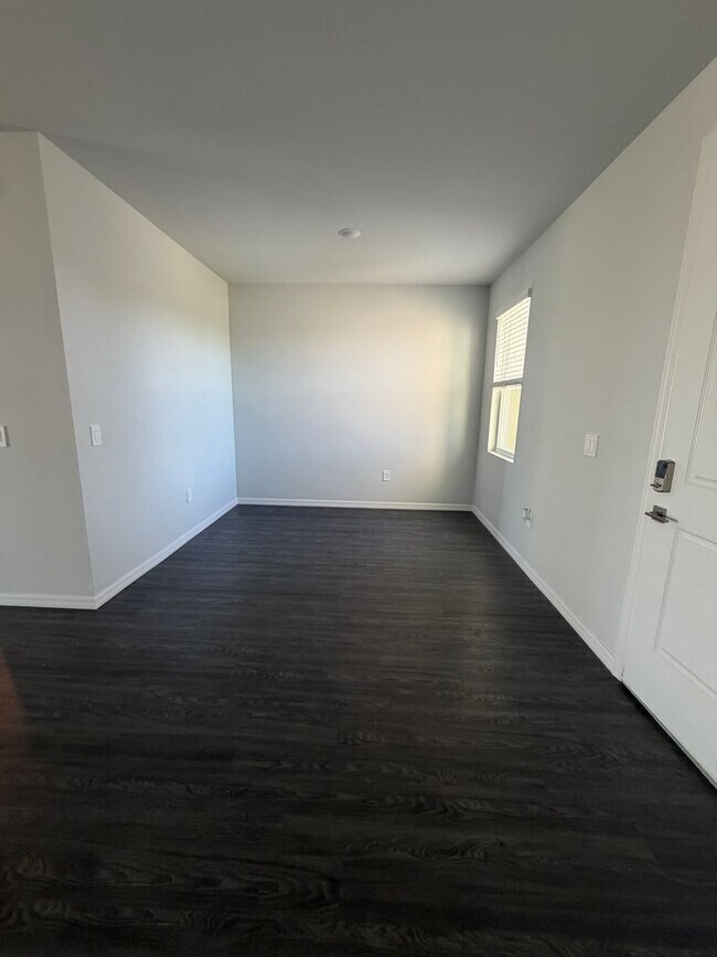 Photo - 915 NE 19th St