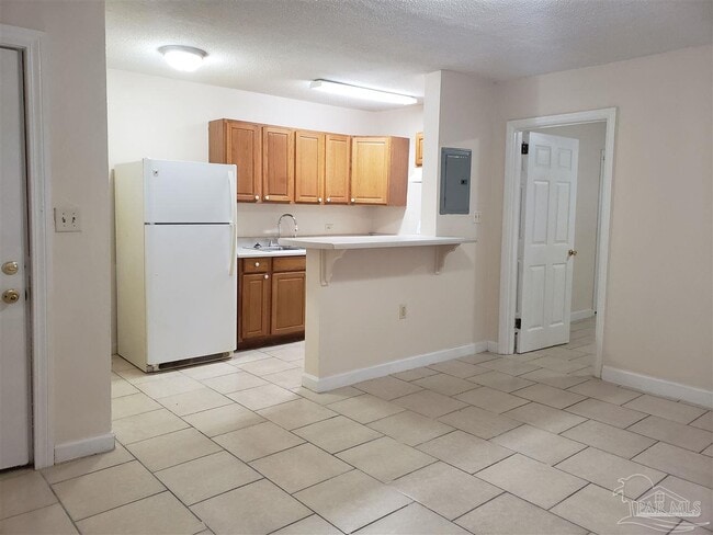 Photo - 204 Holmes Dr