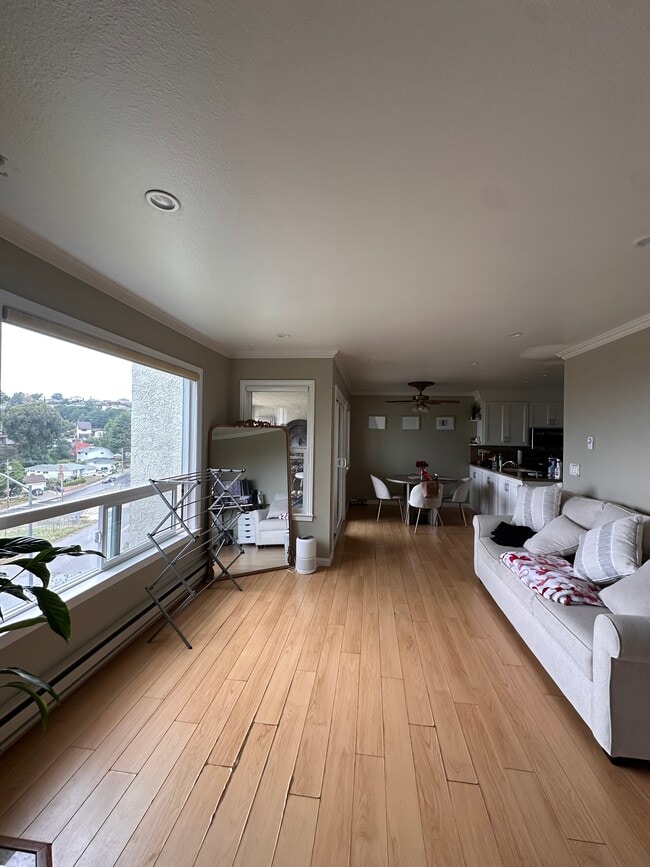 Building Photo - 2505 Miramar Ave Unit #119