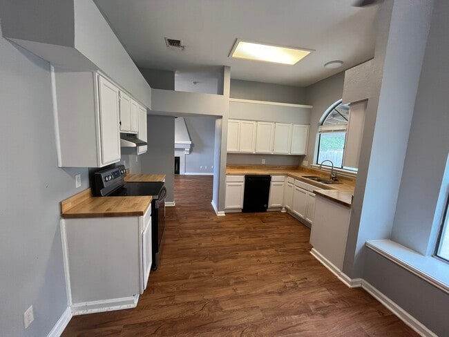Kitchen - 5990 Catalina Sunrise