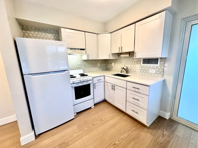 Building Photo - 2040 NE 56th Ct Unit 1 Rental