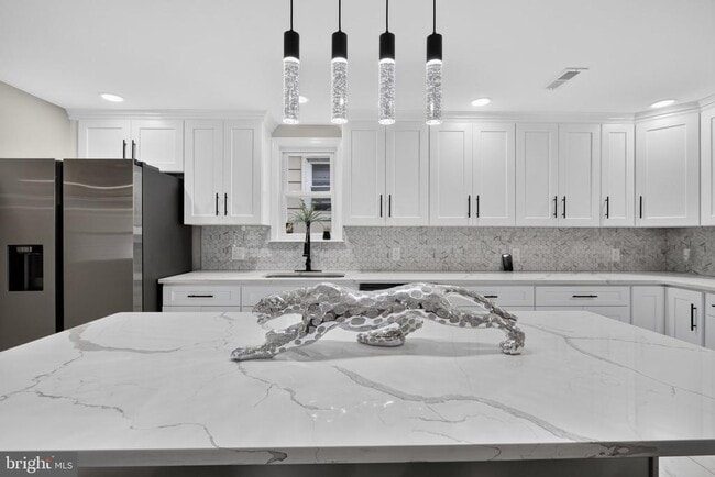 109 E 40th St