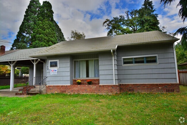 Building Photo - Move in Special! Updated Home Next To Natu...