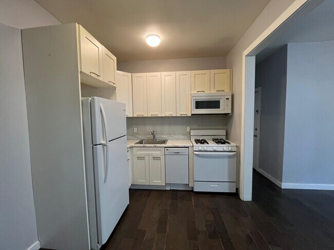 Photo - 29 Bartholdi Ave Unidad 1st Fl