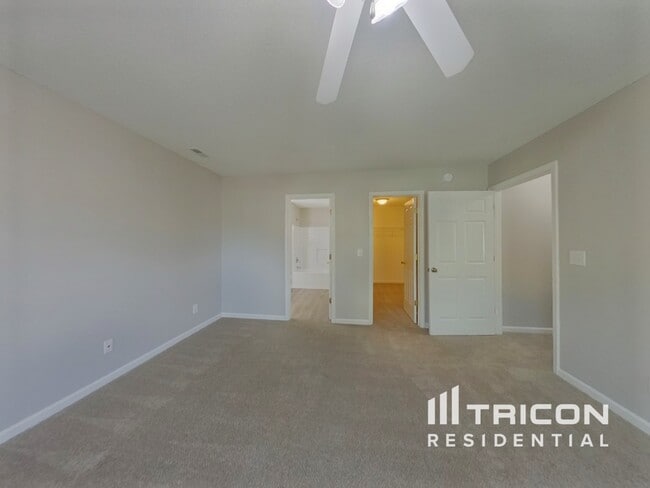 Photo - 925 Schofield Ln