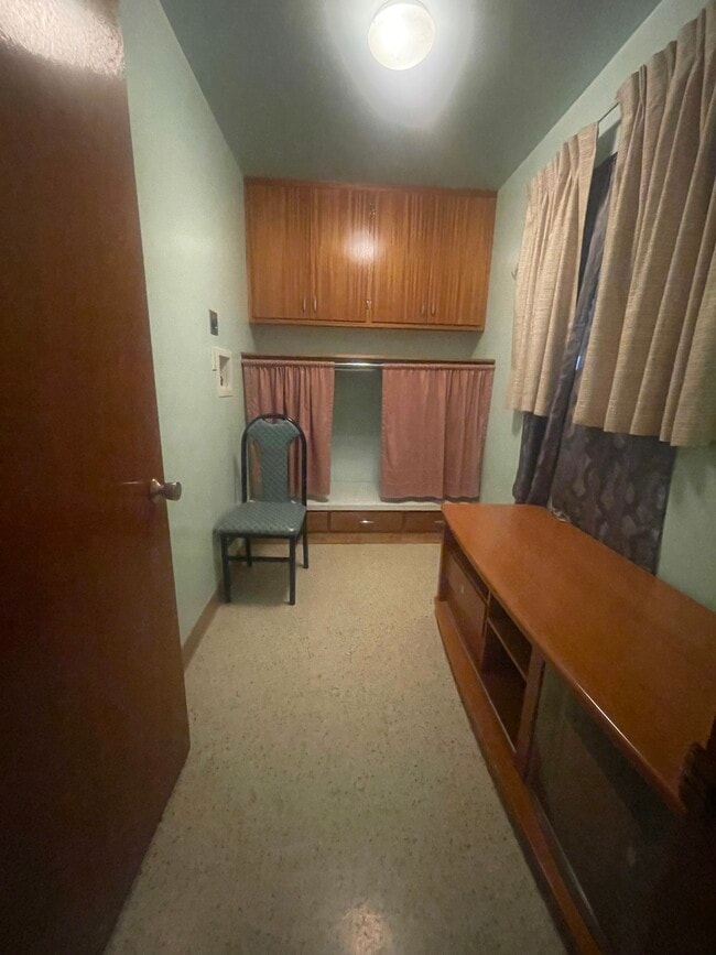 Photo - 2832 Longfield Rd