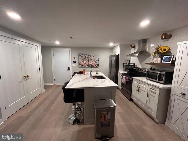 Photo - 5830 Henry Ave