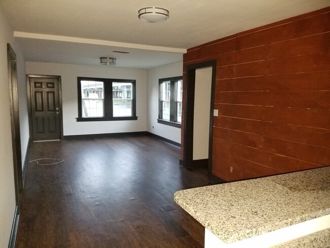 Photo - 1103 Louise St