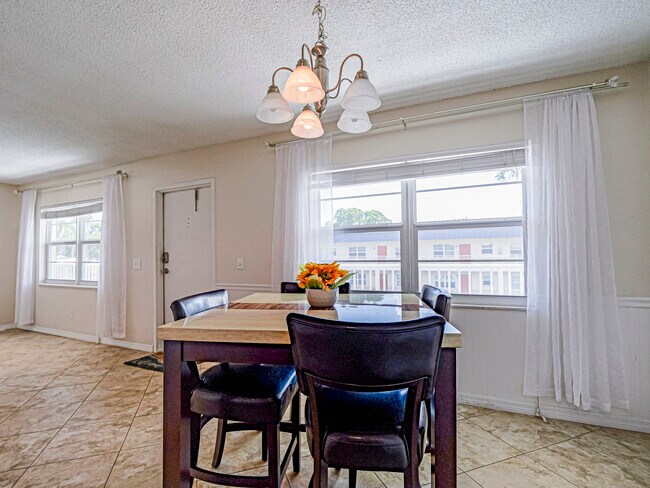 923 22nd Pl Unit 219