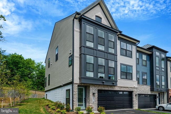 Building Photo - 9418 Dandelion Dr