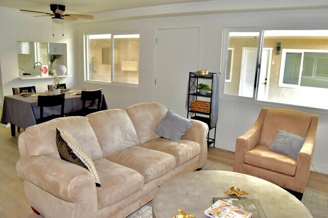 Photo - 417 W Almond St