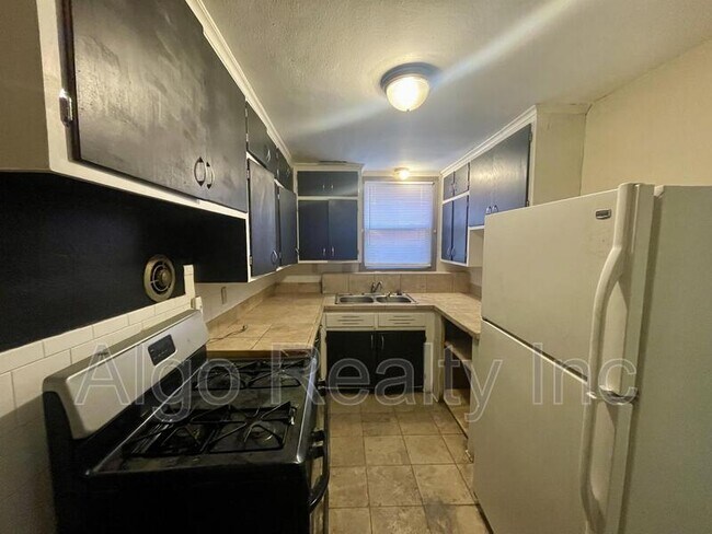 Building Photo - 2419 Plymouth Ave N