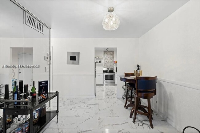 Photo - 4043 NW 16th St Unit 201