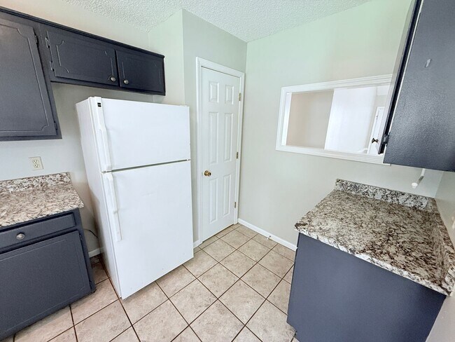 1001 Creekside Pl