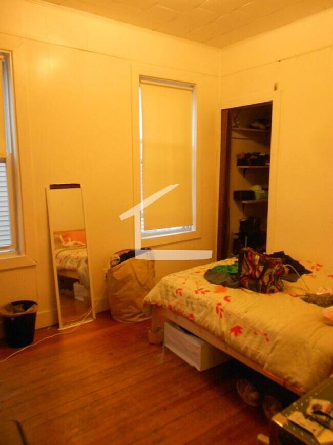 Photo - Central Location Walk to BU, Laundry on a Site, Parking for Rent, Eat-in Kitchen,
