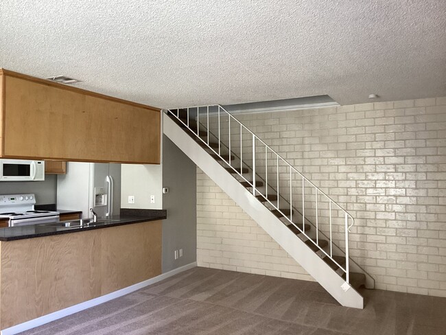 460 W Alamos Ave