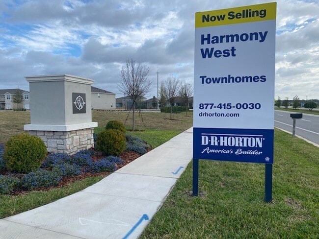 Photo - 3 Bedroom 2.5 Bath Townhouse in Harmony West for RENT!