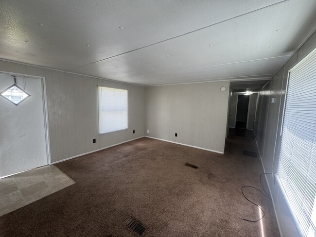 Photo - 211 Victoria Cir