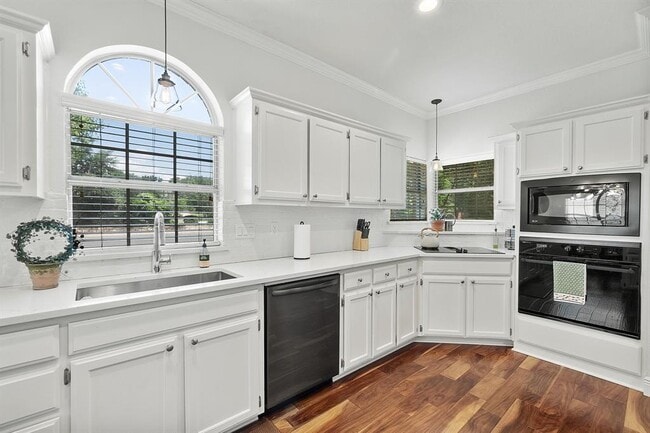 Photo - 7600 Kiva Dr