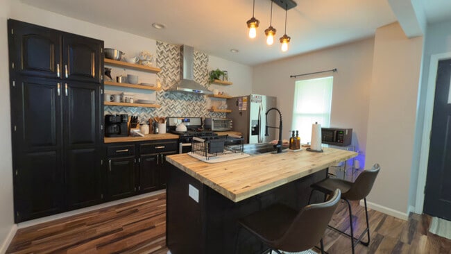 Photo - 2215 Maynard Ave